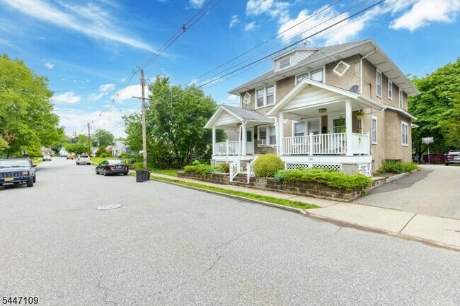 139 Van Ave
