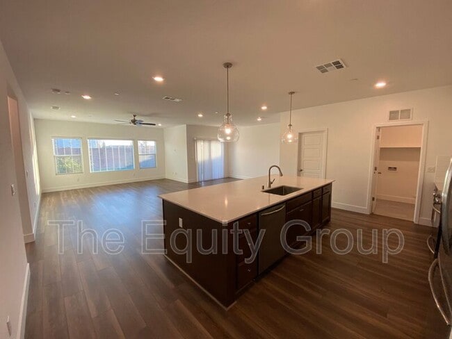 Photo - 113 E Tyler Ave