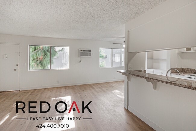 Building Photo - 10535 Lindley Ave