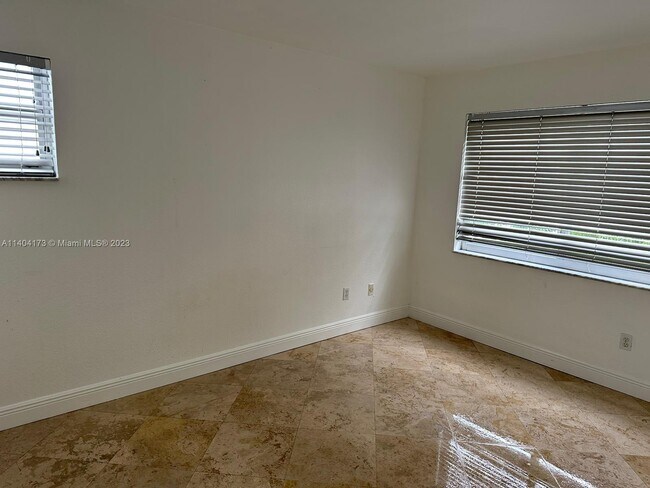 Photo - 1610 Lenox Ave Unidad 410