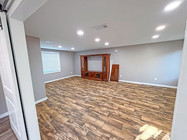 Photo - 829 W Madison Ave