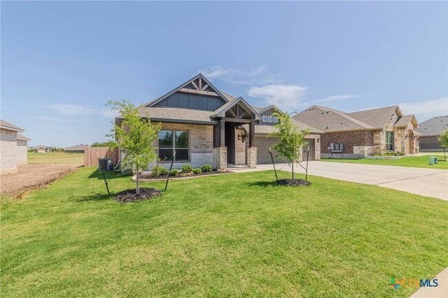 Photo - 711 Saddlehorn Dr