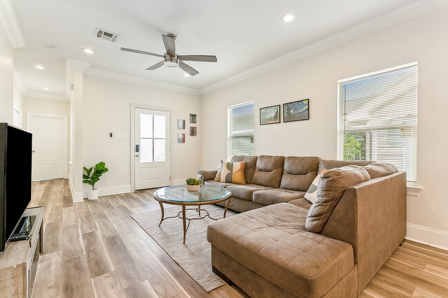 Living Room - 8911 Apple St