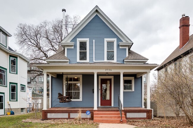 Building Photo - Gorgeous Uptown 4-bed 2-bath Single-Family House w/ Garage + Fenced-In Yard