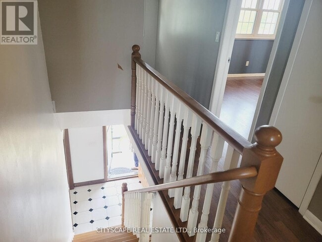 Photo - 342 Sutherland Dr