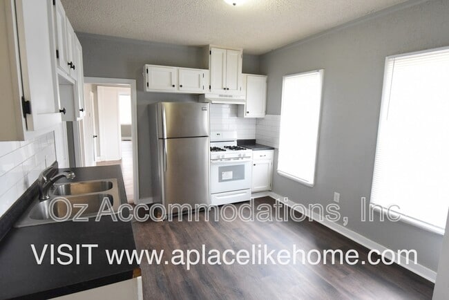 Building Photo - 1406 N 2nd St