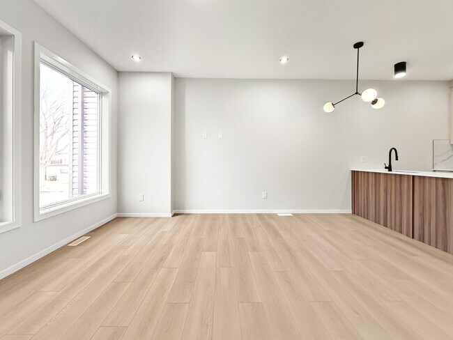 Photo - 9305-9123 123 Ave NW