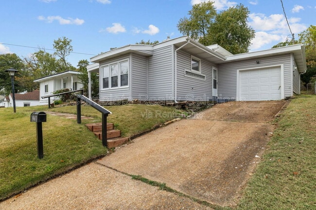 Photo - 1821 Korando Ave