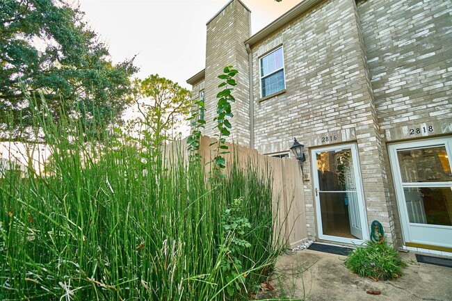 Building Photo - 2816 Holly Hall St