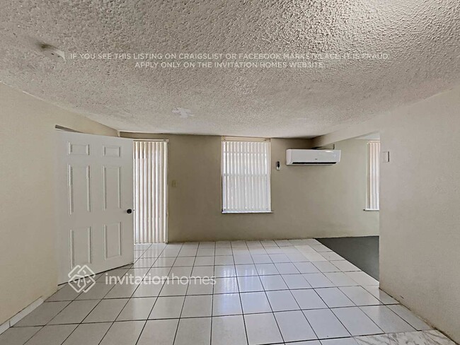 Photo - 5735 Hayes St