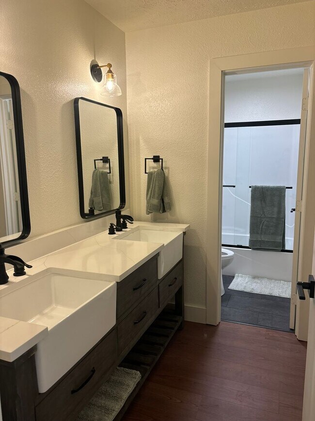 Photo - 2809 Lagoon Knoll Dr Unit B