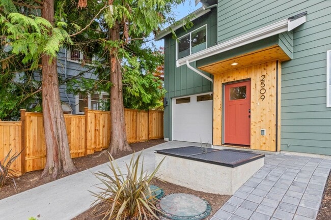 Photo - 2bd/1.75ba Seattle Home