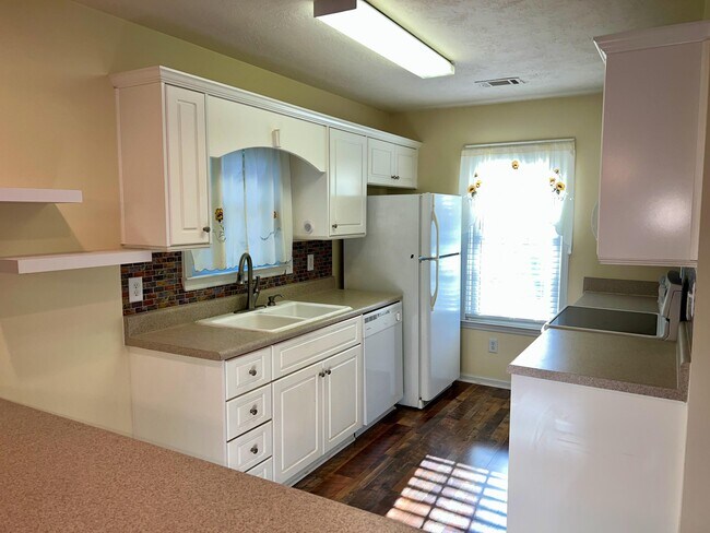 Photo - 111 Bennington Ln