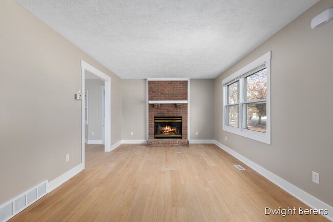 Photo - 7331 48th Ave