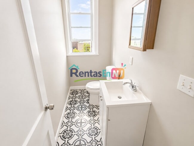 Photo - 203 Renner Ave Unidad 1