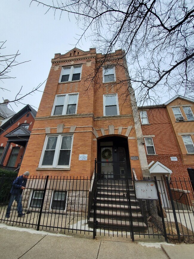 Photo - 1254 N Maplewood Ave Unit #2