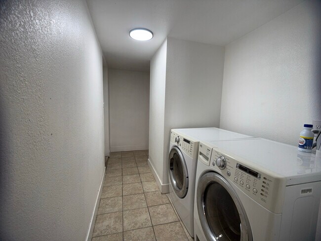 Photo - 4950 Milwaukee St