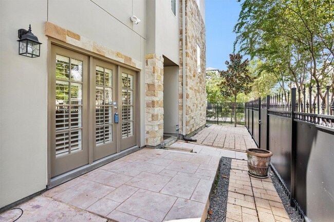 Photo - 2101 Elmen St