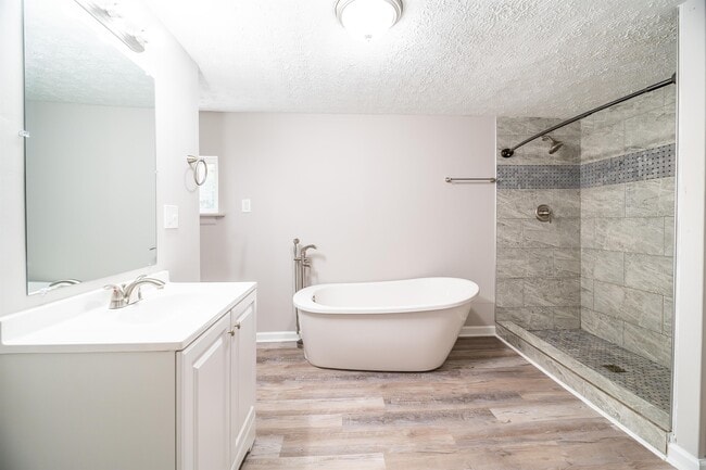 Photo - 465 Brehl Ave