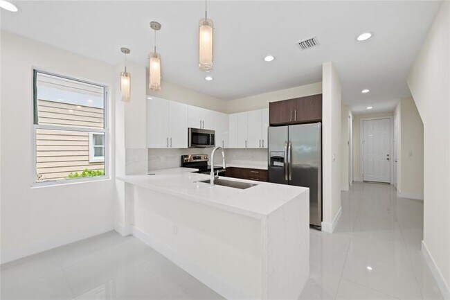 Photo - 1430 SW 4th Ave