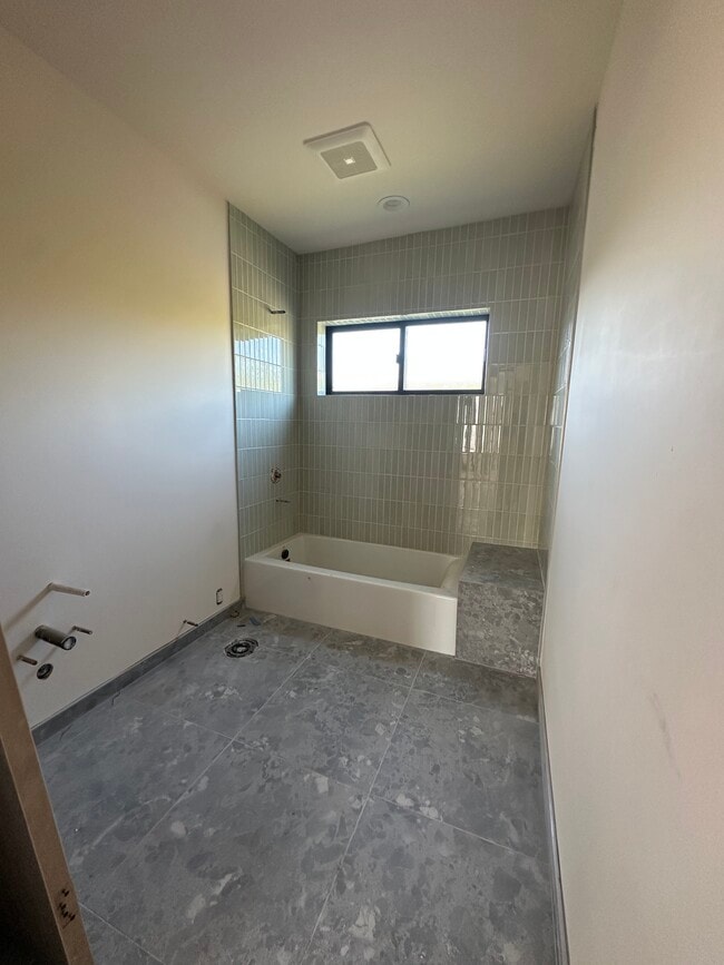 Bathroom - 9048 Carson St