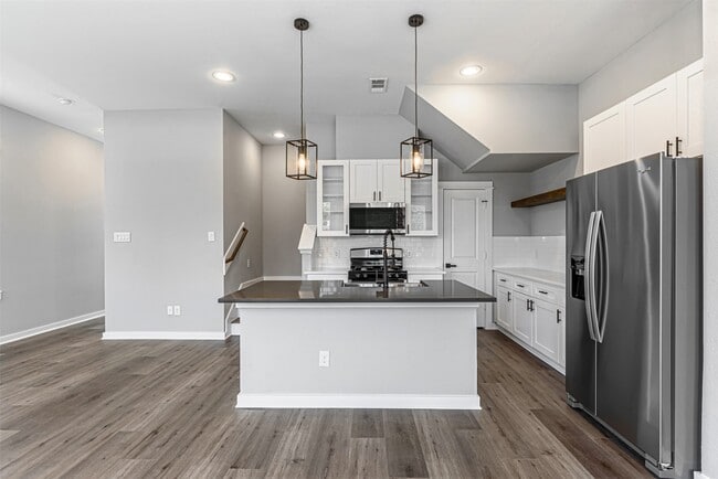 Building Photo - 8475 Berry Brush Ln