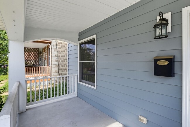 Photo - 225 E 5th St