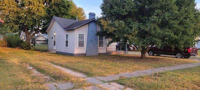 Photo - 710 N Main St