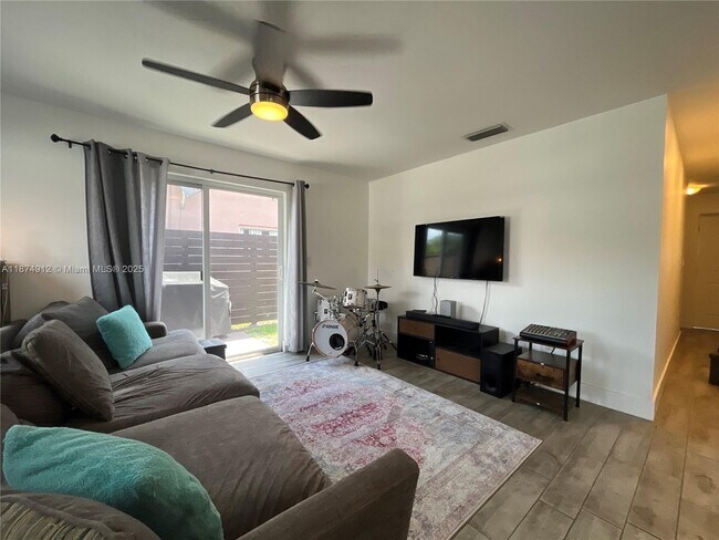 Photo - 130 NW 57th St