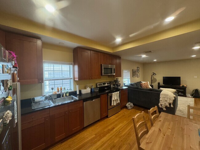Photo - 60 William St Unit 2