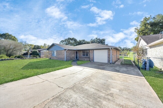 Photo - 1122 Un Vly Dr