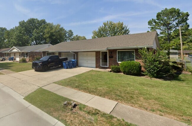 Photo - 3144 Yale Dr House