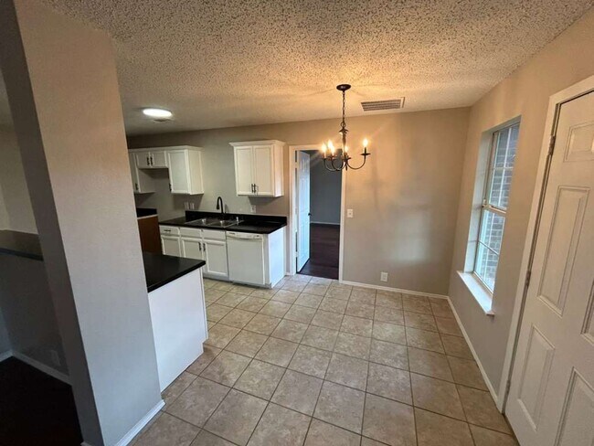 Photo - 307 Oakhurst Dr