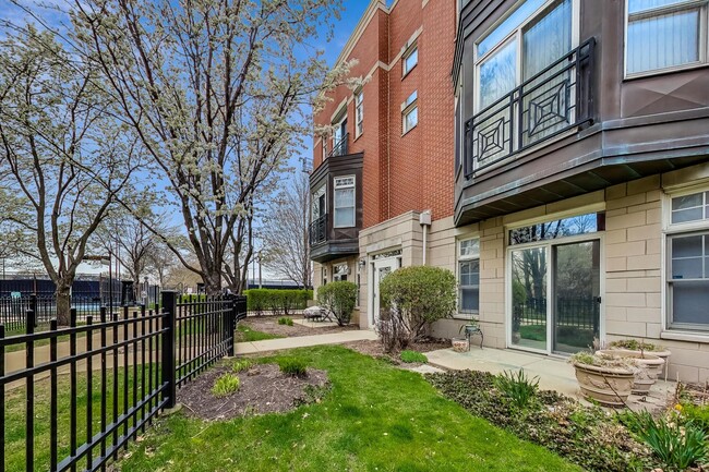 Photo - 820 W University Ln Condo Unit 1B