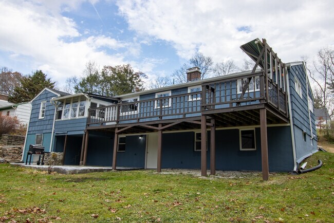 Photo - 149 Lakeside Blvd E