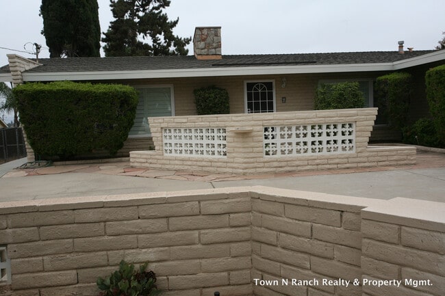Photo - Mid-Century Modern 3Br 2Ba on 1/2ac with View!