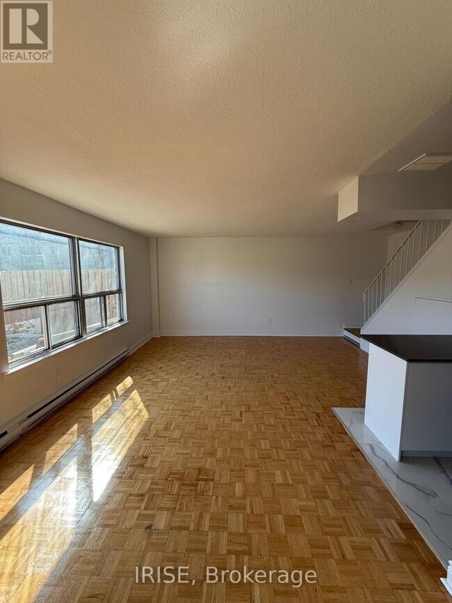 Photo - 7555 Goreway Dr