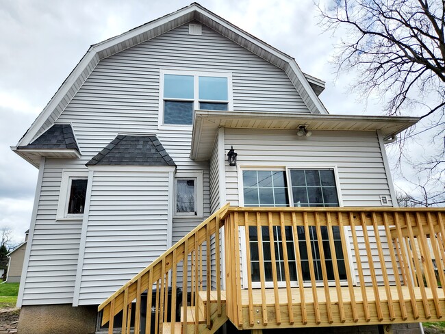 Building Photo - 1404 Grove St Rental