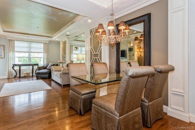 1105 Roosevelt Way
