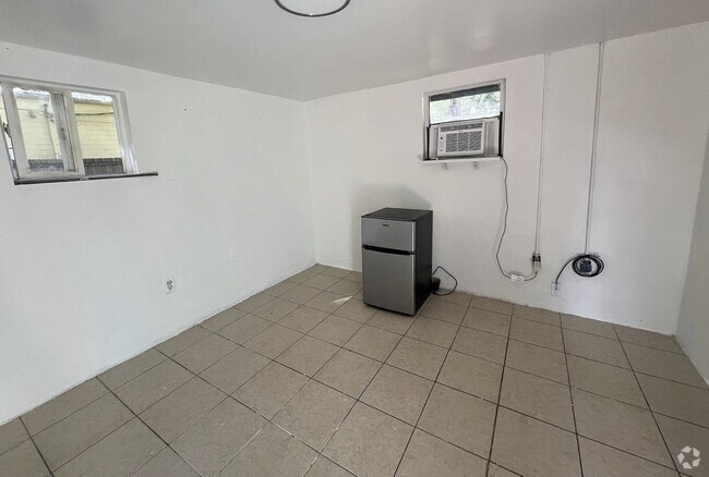 Building Photo - Nanu Studio Rental