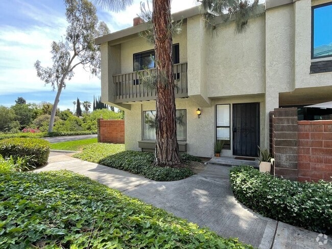 Building Photo - 1629 Sherwood Village Cir Rental