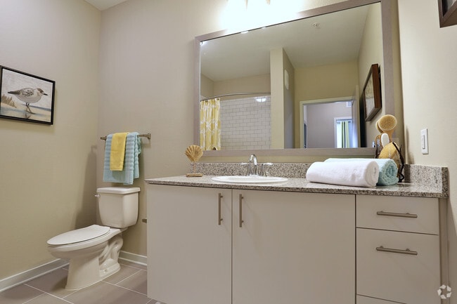 2BR, 2BA - 1022 SF