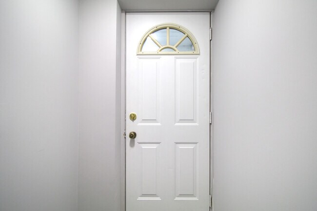 Photo - 2 Bedroom Basement Apartment – All Utiliti... Unit 2