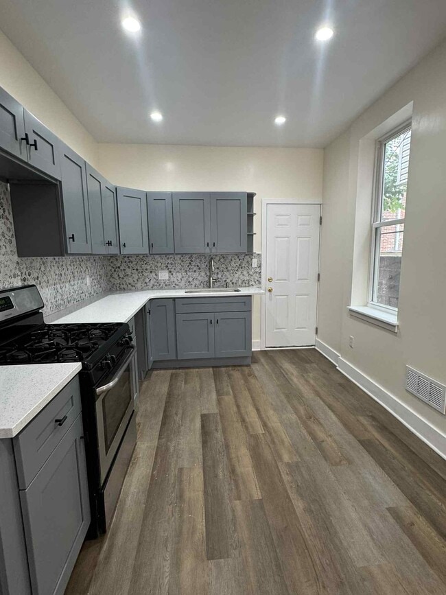 Photo - 1960 N Patton St