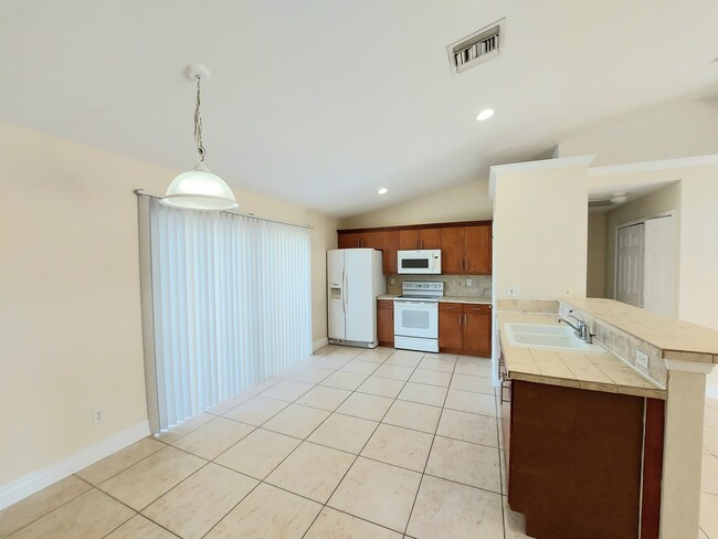 Photo - 18 NW 29th Pl