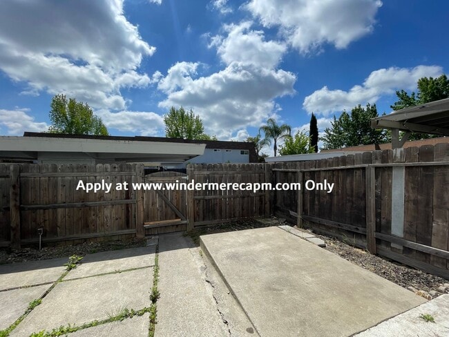 Photo - 6319 Seyferth Way