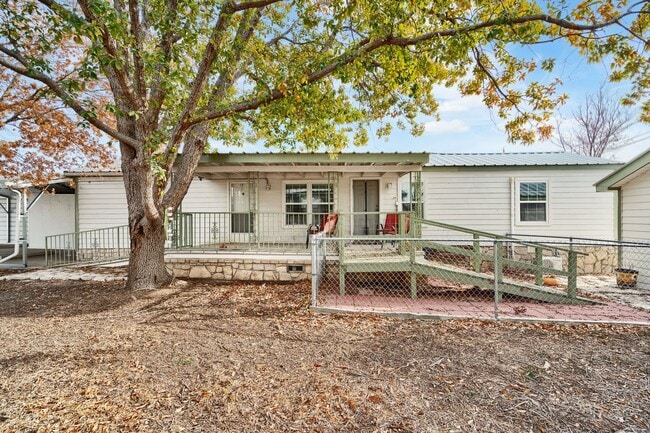 Building Photo - New rental now available in Del Grande!!