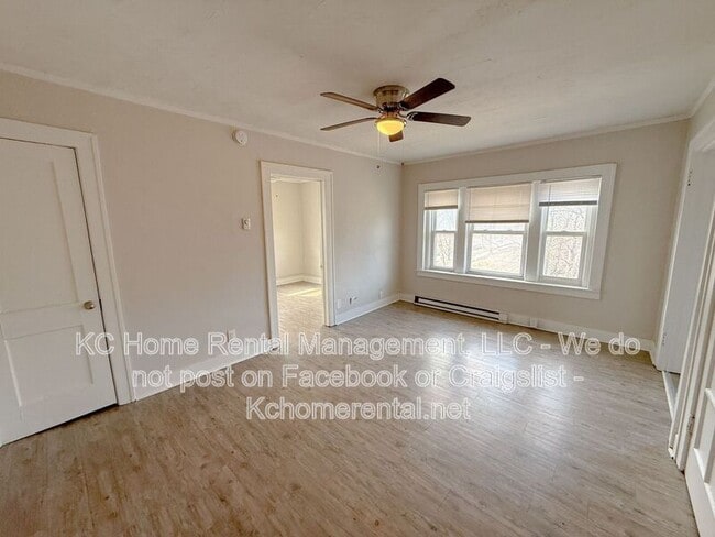 Photo - 305 Gladstone Blvd