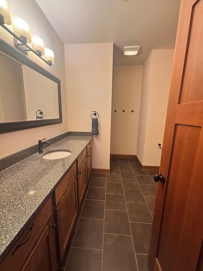 Photo - Beautiful 4B/3B home on acreage with mountain views