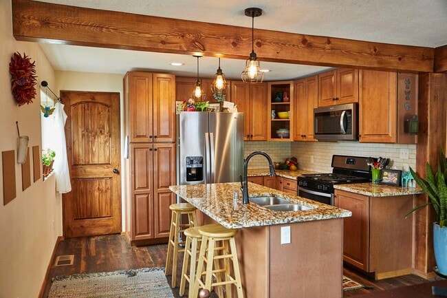 Photo - 127 Oakley Ln